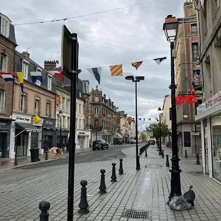 Les Volets Bleus Honfleur