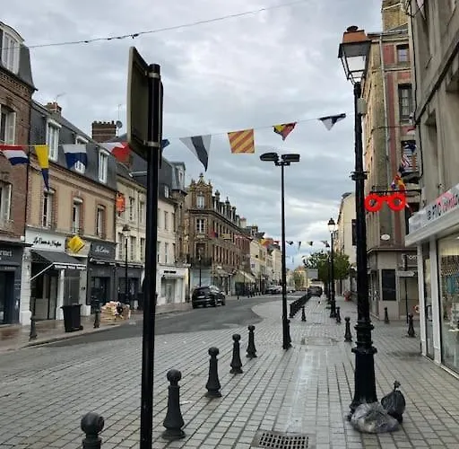 Les Volets Bleus Онфлёр